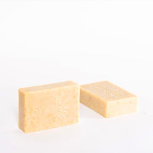 Charger l'image dans la galerie, SAVON ÉCLAIRCISSANT 100% BIO ET VÉGAN À BASE D'HUILE DE PÉPIN DE FIGUE DE BARBARIE Dyane Paris