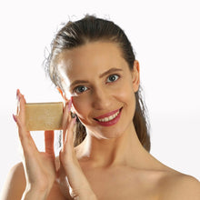 Charger l'image dans la galerie, SAVON ÉCLAIRCISSANT 100% BIO ET VÉGAN À BASE D'HUILE DE PÉPIN DE FIGUE DE BARBARIE Dyane Paris