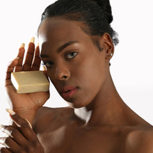 Charger l'image dans la galerie, SAVON ÉCLAIRCISSANT 100% BIO ET VÉGAN À BASE D'HUILE DE PÉPIN DE FIGUE DE BARBARIE Dyane Paris