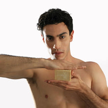 Charger l'image dans la galerie, SAVON ÉCLAIRCISSANT 100% BIO ET VÉGAN À BASE D'HUILE DE PÉPIN DE FIGUE DE BARBARIE Dyane Paris